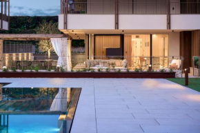 SalvatoreHomes - Pure Luxury in the Centre of Bardolino with Pool & Private Garden - Casa Olivia - a 5 Star Luxury Collection at Lake Garda